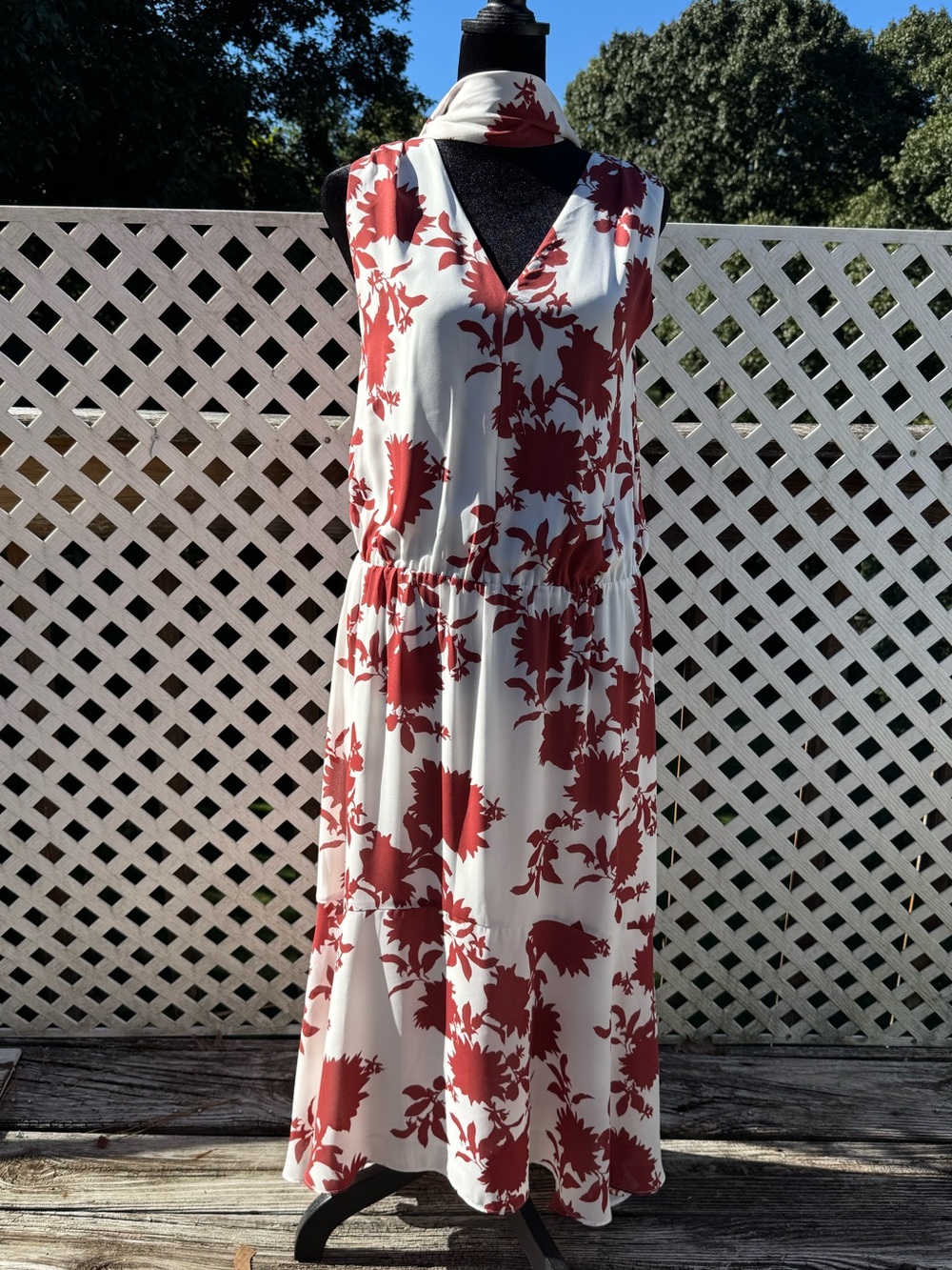 LIKE NEW White House Black Market Floral Maxi Dress